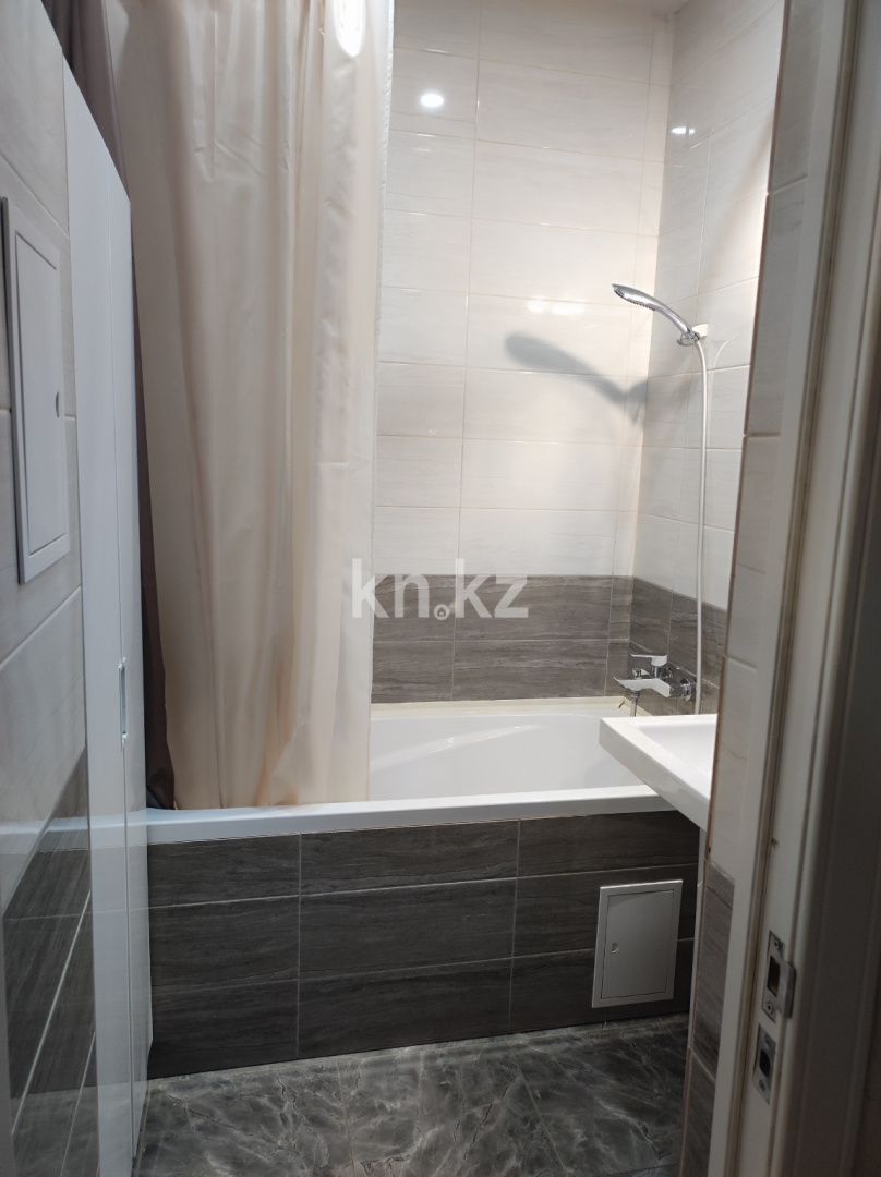 Продажа 3-комнатной квартиры, 80 м², ул. Сатыбалдина, дом  4/1 в Караганде - фото 4