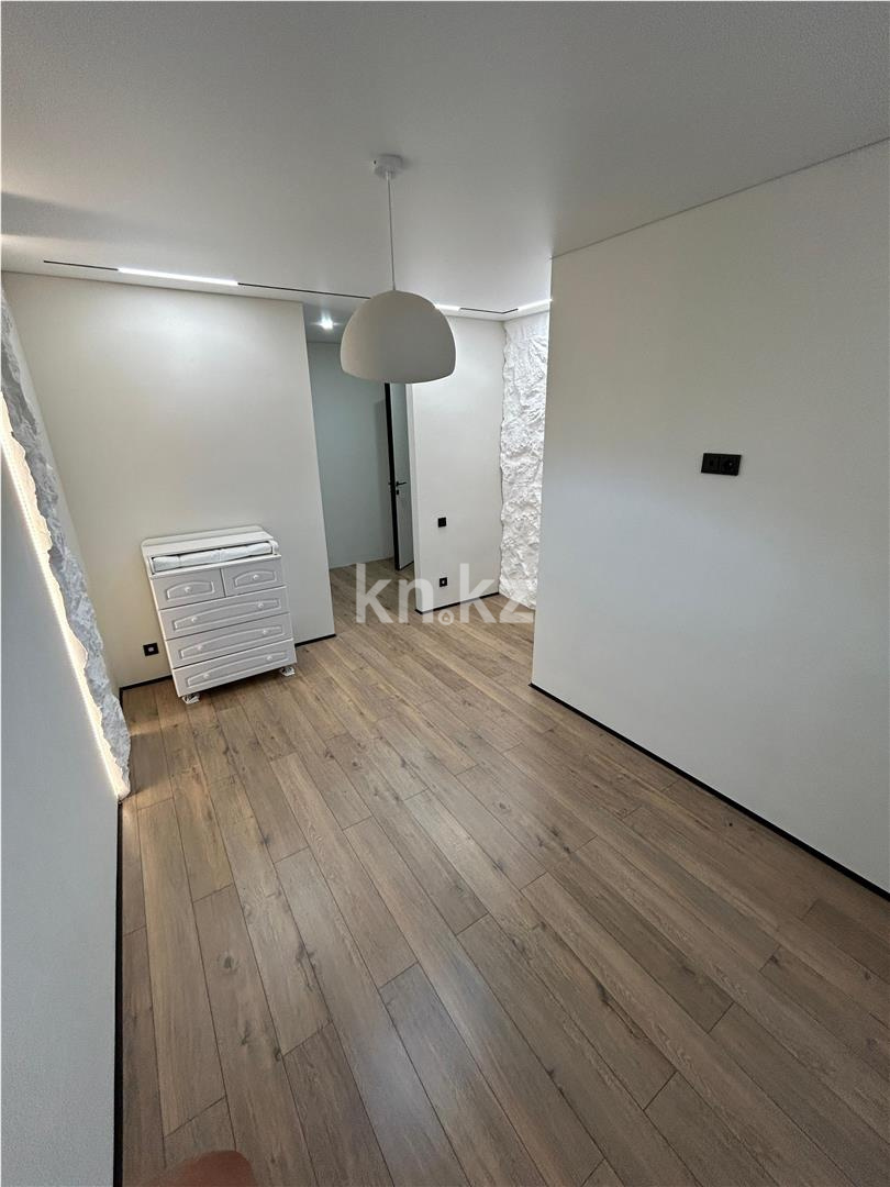 Продажа 3-комнатной квартиры, 83 м², ул. Муканова в Караганде - фото 6