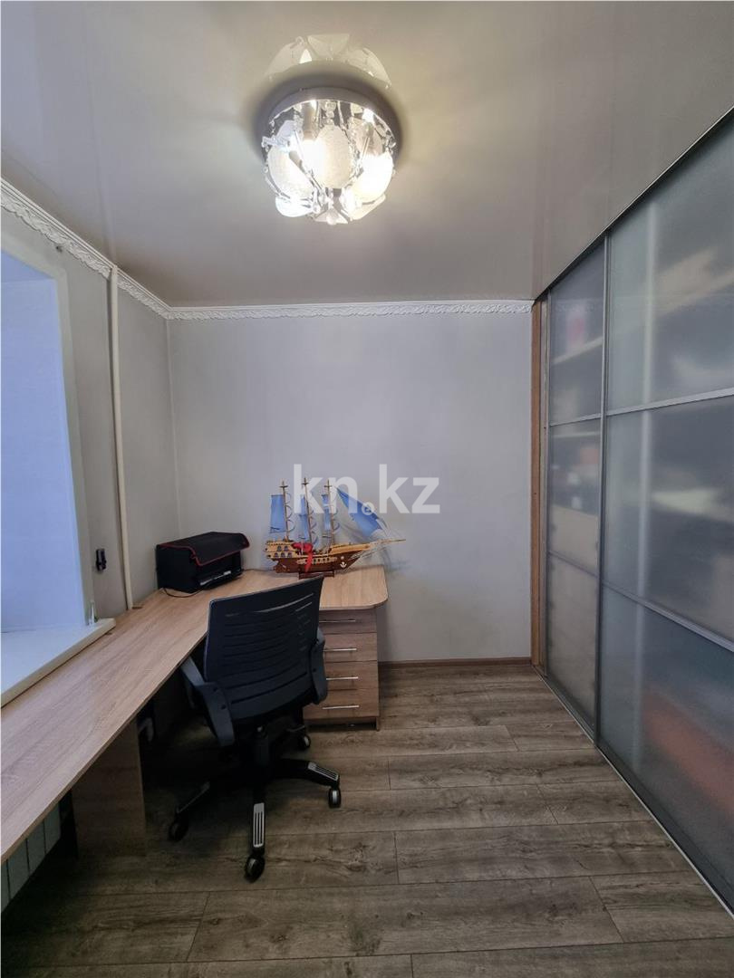 Продажа 4-комнатной квартиры, 90 м², ул. Дюсембекова, дом  4 в Караганде - фото 4