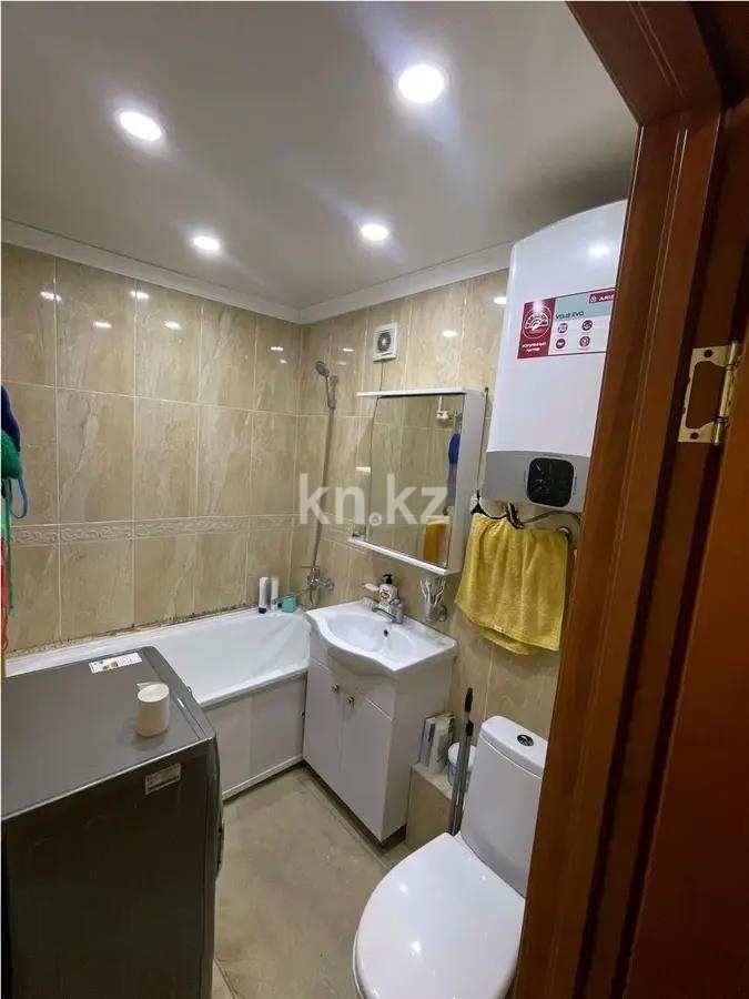 Продажа 3-комнатной квартиры, 58 м², 21 мкр., дом  22 в Караганде - фото 5