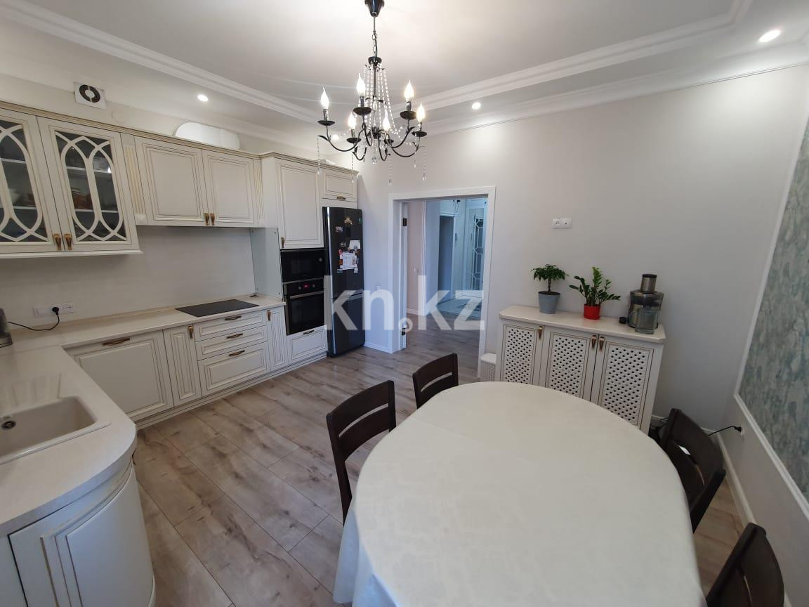 Продажа 4-комнатной квартиры, 140 м² в Караганде