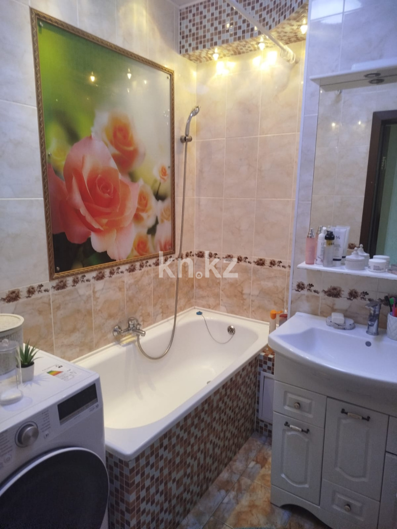 Продажа 3-комнатной квартиры, 90 м², пр. Шахтеров, дом  60 в Караганде - фото 8