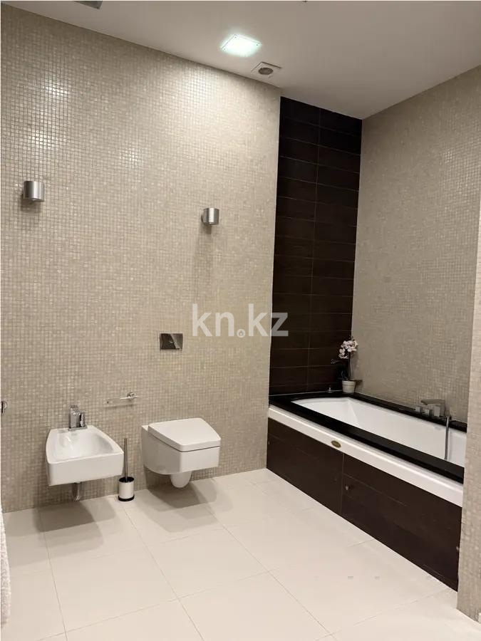 Продажа 3-комнатной квартиры, 105 м², ул. Омаровой, дом  33 в Алматы - фото 4