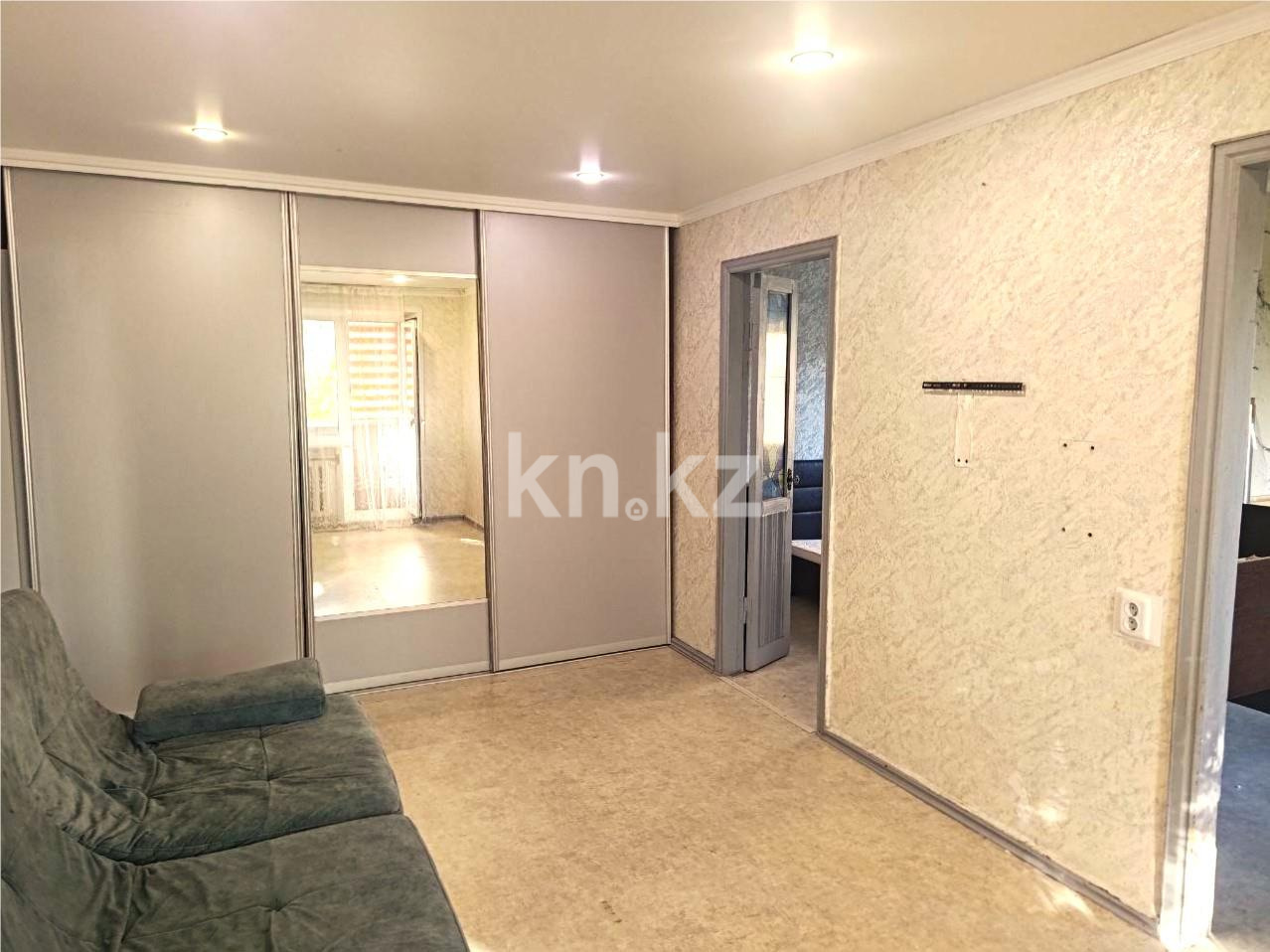 Продажа 3-комнатной квартиры, 48 м², 23-й мкр., дом  34 в Караганде - фото 2