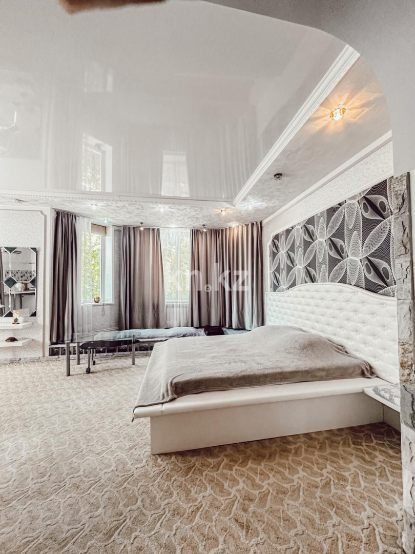 Аренда 1-комнатной квартиры посуточно, 48 м², ул. Ермекова, дом  50 в Караганде