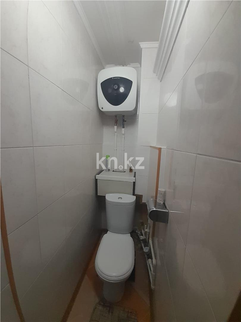 Продажа 3-комнатной квартиры, 57 м², ул. Аманжолова, дом  43 в Караганде - фото 8