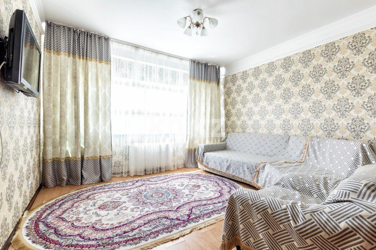 Аренда 2-комнатной квартиры посуточно, 70 м², ул. Достык, дом  5/2 - ул. Сауран в Астане