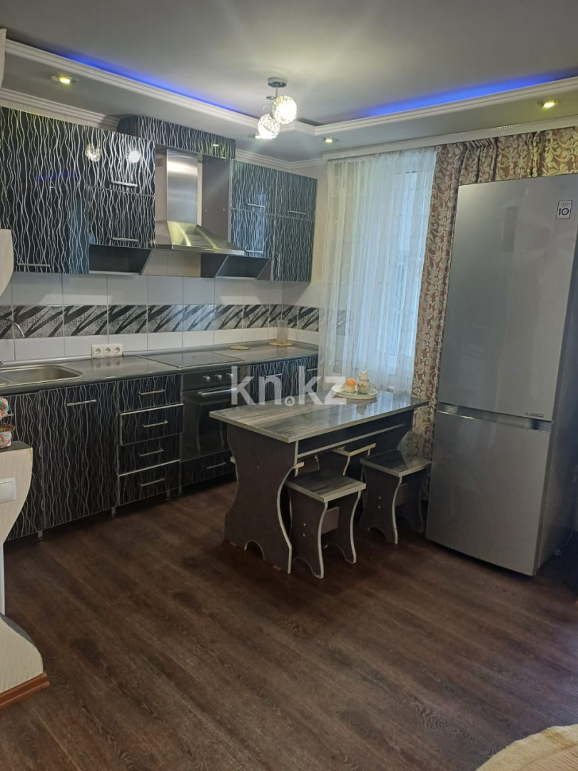 Аренда 2-комнатной квартиры посуточно, 55 м², ул. Казахстан, дом  64 в Усть-Каменогорске - фото 4