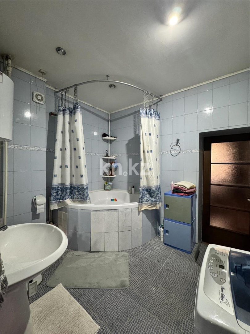 Продажа 3-комнатной квартиры, 65 м², ул. Абая, дом  74 в Караганде - фото 15