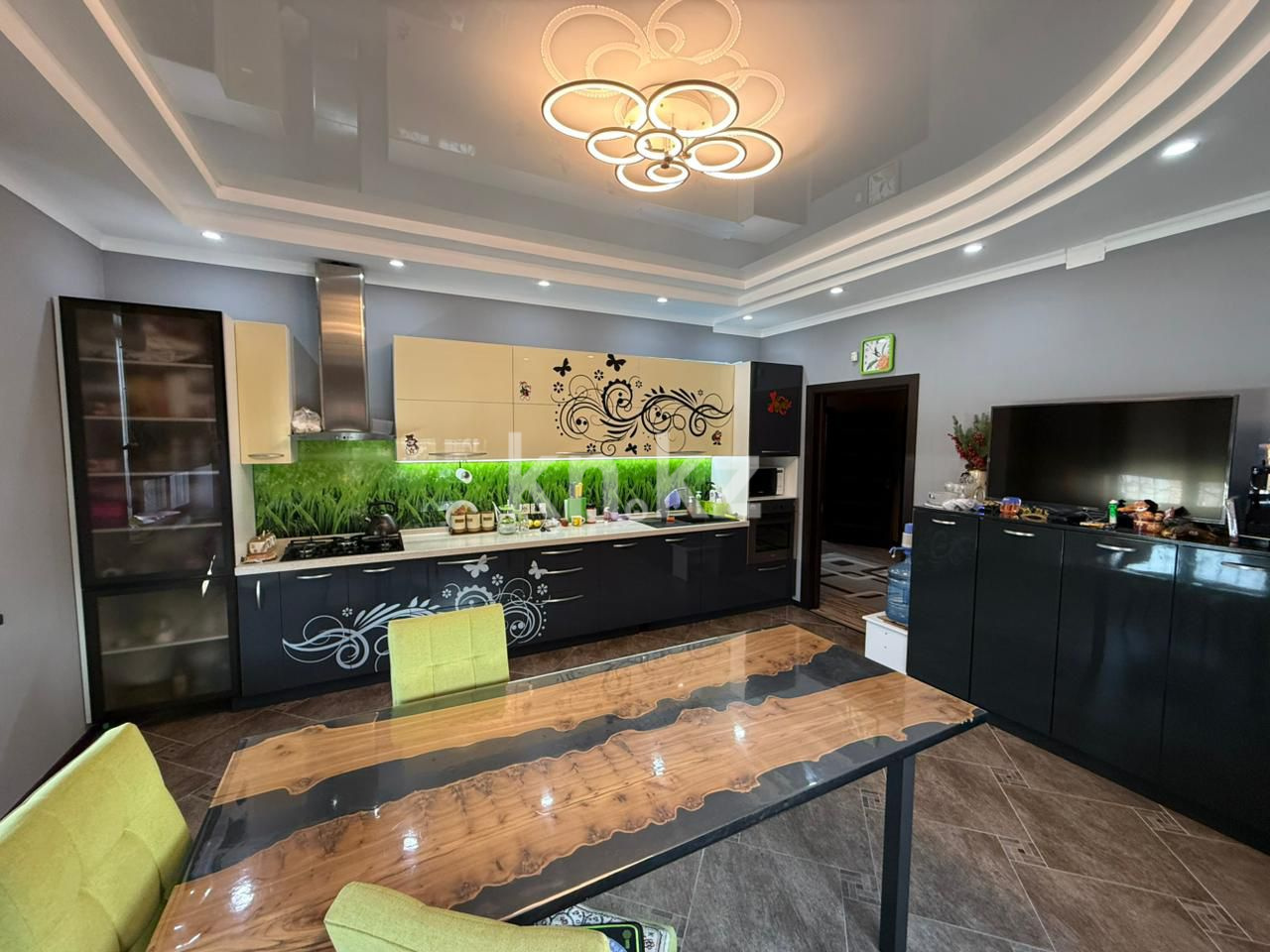 Продажа 5-комнатного дома, 300 м² в Алматинской области