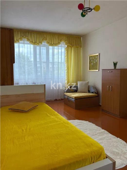 Продажа 3-комнатной квартиры, 63 м², 19 мкр., дом  47 в Караганде - фото 3