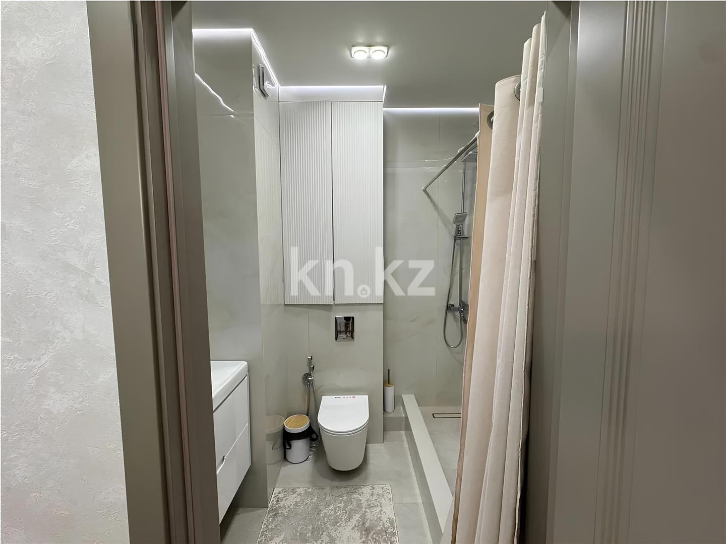 Продажа 3-комнатной квартиры, 97 м², ул. Букетова, дом  3/2 в Караганде - фото 9