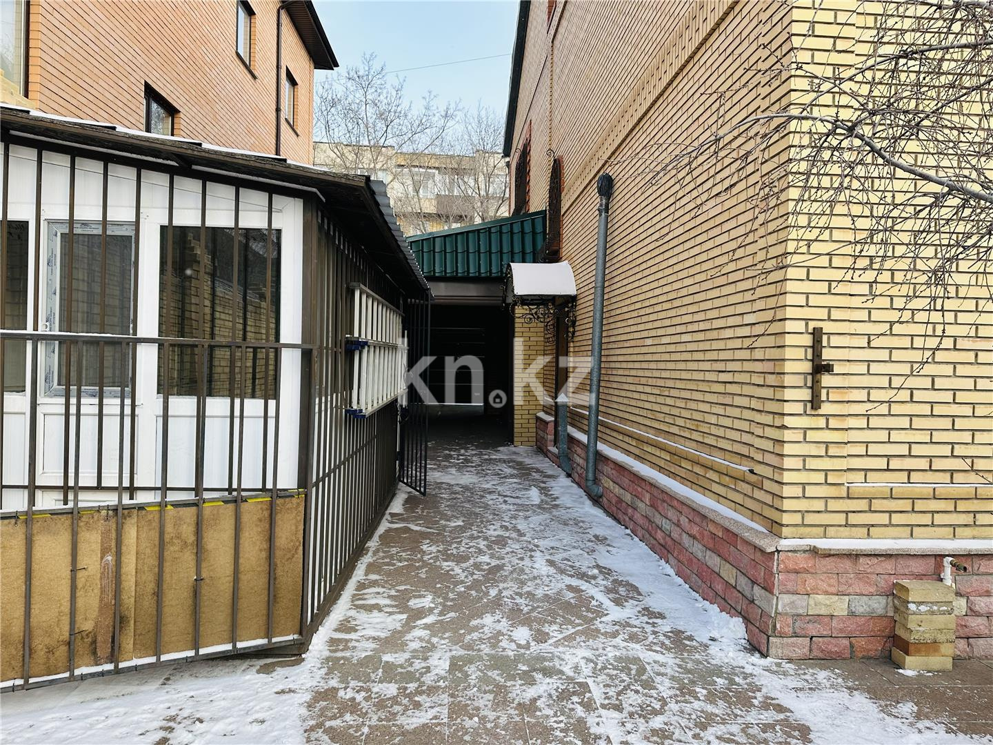 Продажа 9-комнатного дома, 366.9 м², ул. Крылова в Караганде