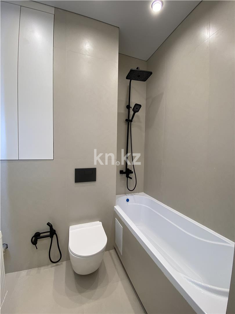 Продажа 3-комнатной квартиры, 77 м², ул. Букетова, дом  3/3 в Караганде - фото 17