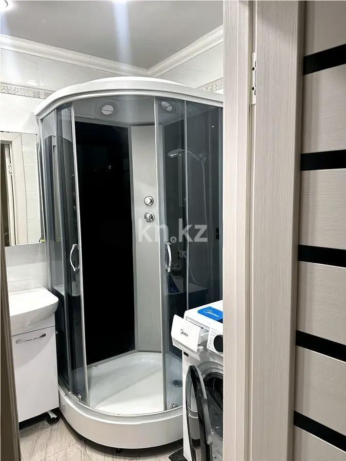 Продажа 2-комнатной квартиры, 43 м², мкр-н Самал-1, дом  1 в Алматы - фото 4