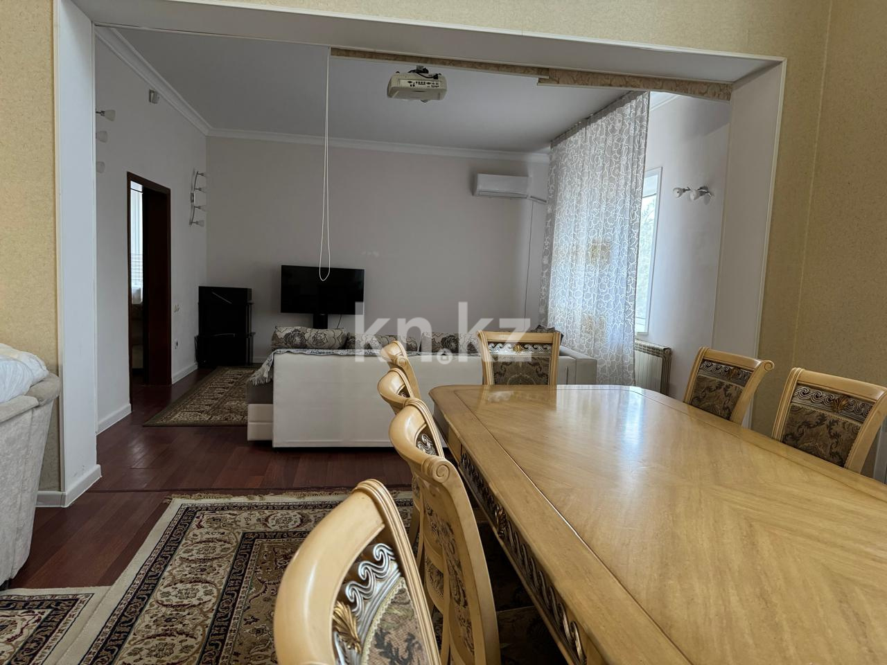 Аренда 8-комнатного дома, 400 м², ул. Кыз-Жибек в Астане