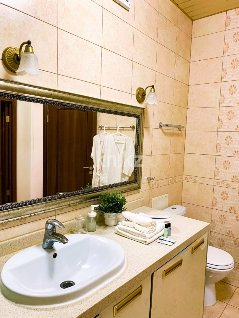 Аренда 3-комнатной квартиры посуточно, 130 м², ул. Кунаева, дом  35/1 в Астане - фото 9