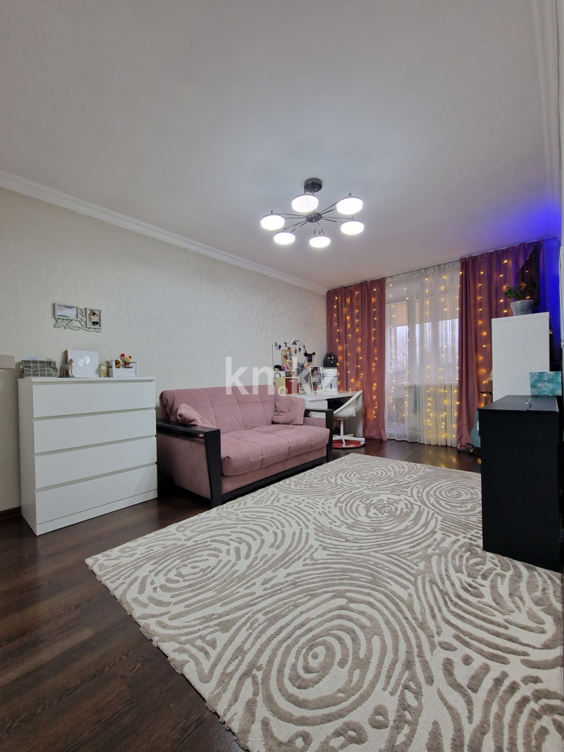 Продажа 2-комнатной квартиры, 43 м², ул. Аманжолова, дом  6 в Караганде