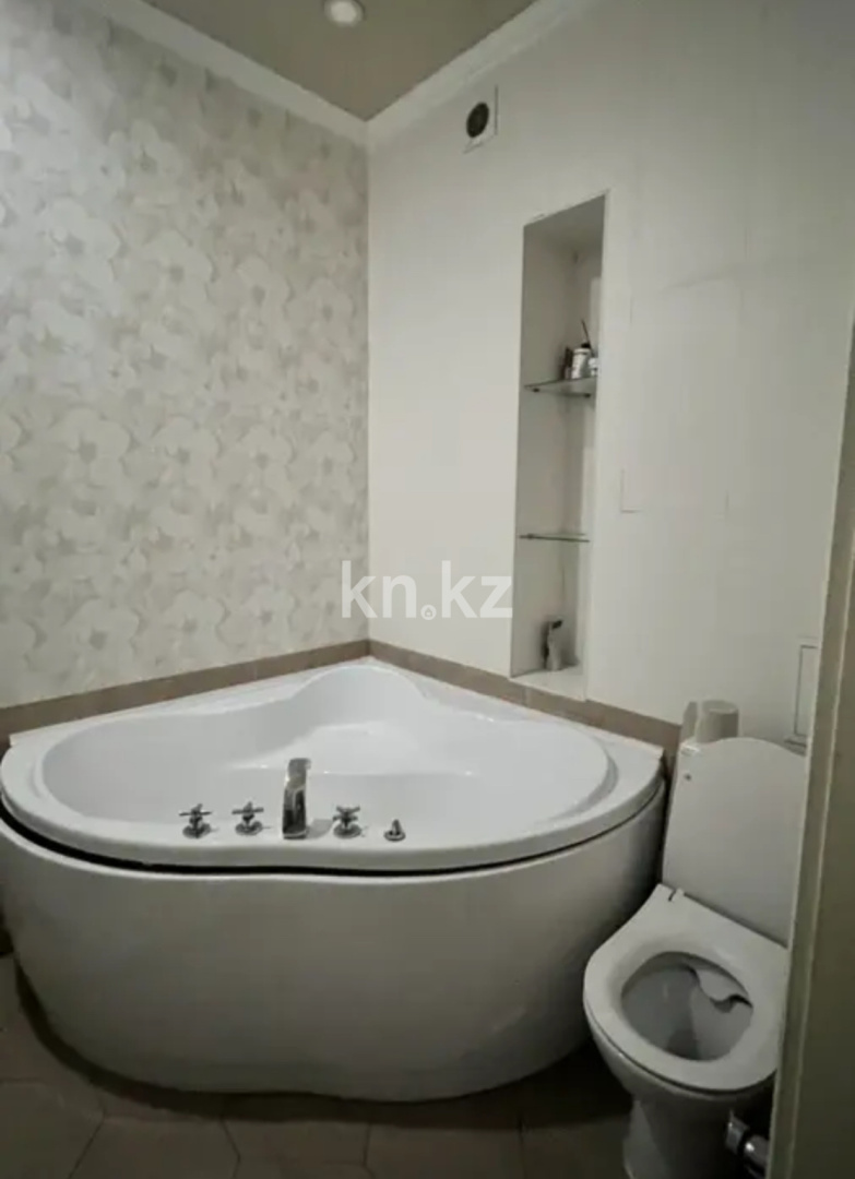 Продажа 4-комнатной квартиры, 143 м², ул. Мухамедханова, дом  21 в Астане - фото 5