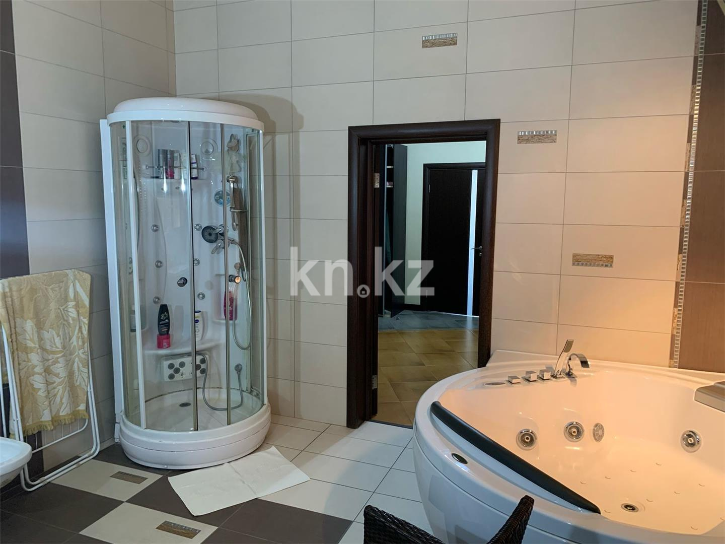 Продажа 7-комнатной квартиры, 391 м², ул. Аманжолова, дом  30 в Караганде - фото 13