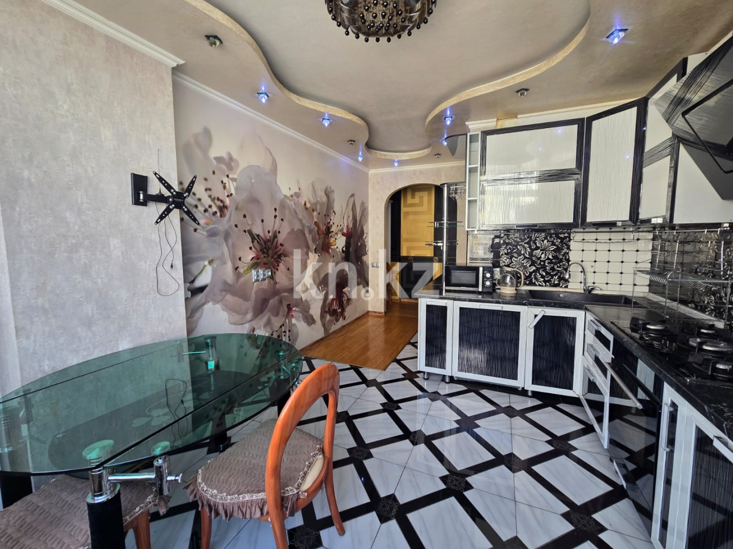 Продажа 2-комнатной квартиры, 58 м², мкр-н Аксай-3а в Алматы - фото 2