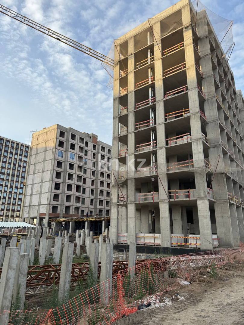 Продажа , 90.09 м², пр. Улы Дала, дом  28 в Астане