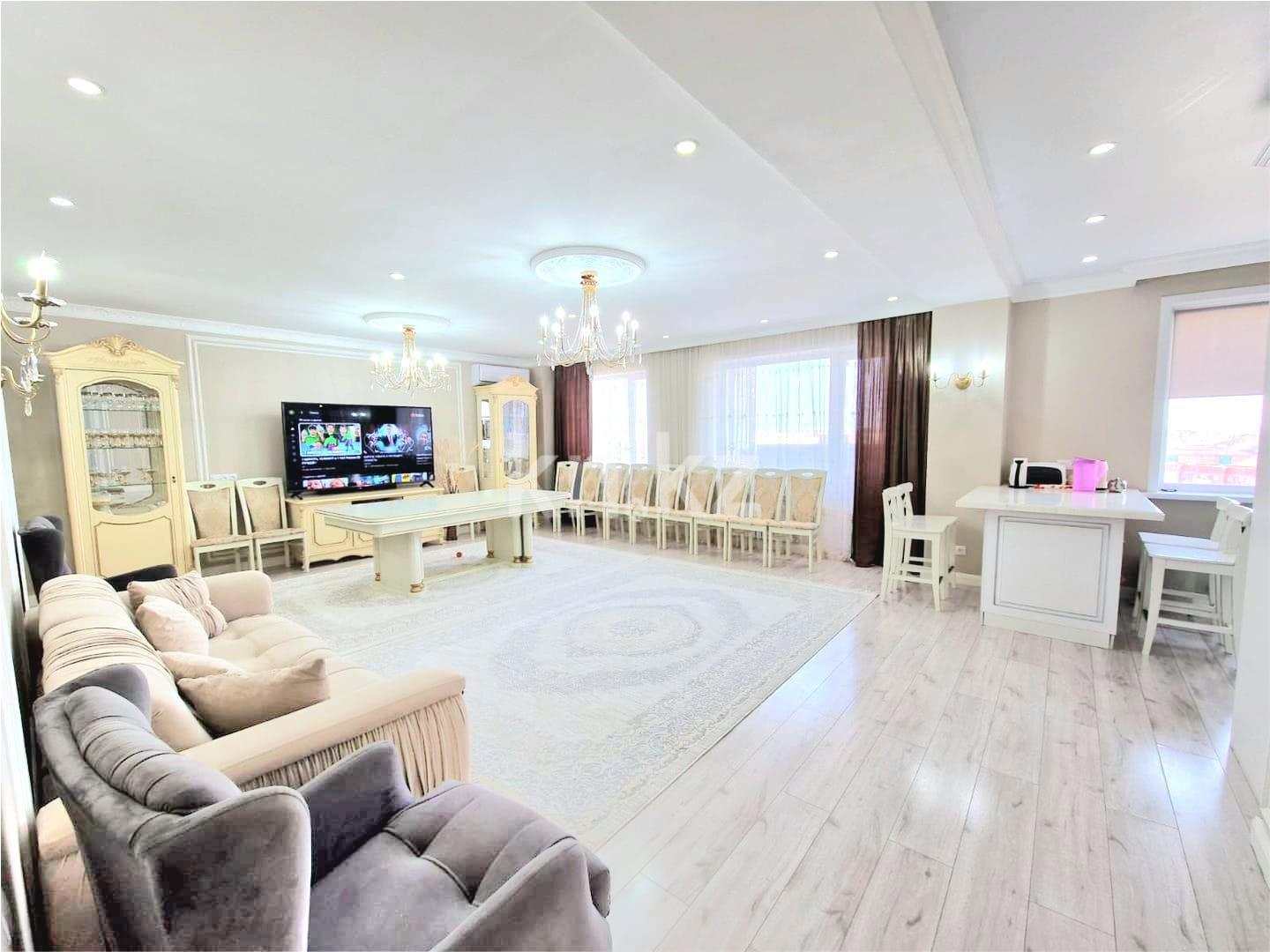 Продажа 3-комнатной квартиры, 107 м², пр. Шахтеров в Караганде