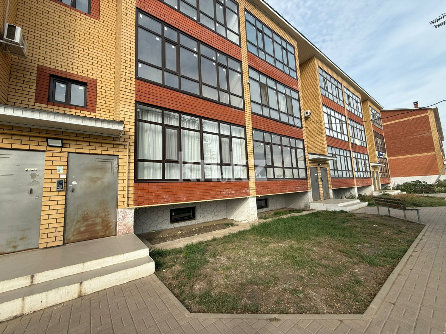 Продажа 2-комнатной квартиры, 62.8 м² в Уральске - фото 4