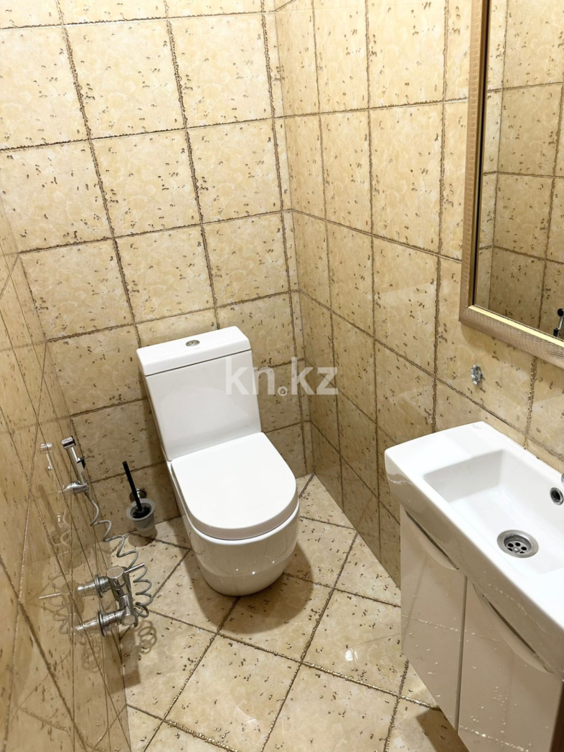 Продажа 5-комнатной квартиры, 240 м², ул. Романтиков в Астане - фото 9