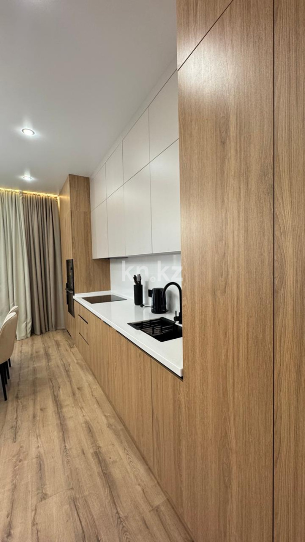 Аренда 3-комнатной квартиры, 90 м², пр. Аль-Фараби в Алматы