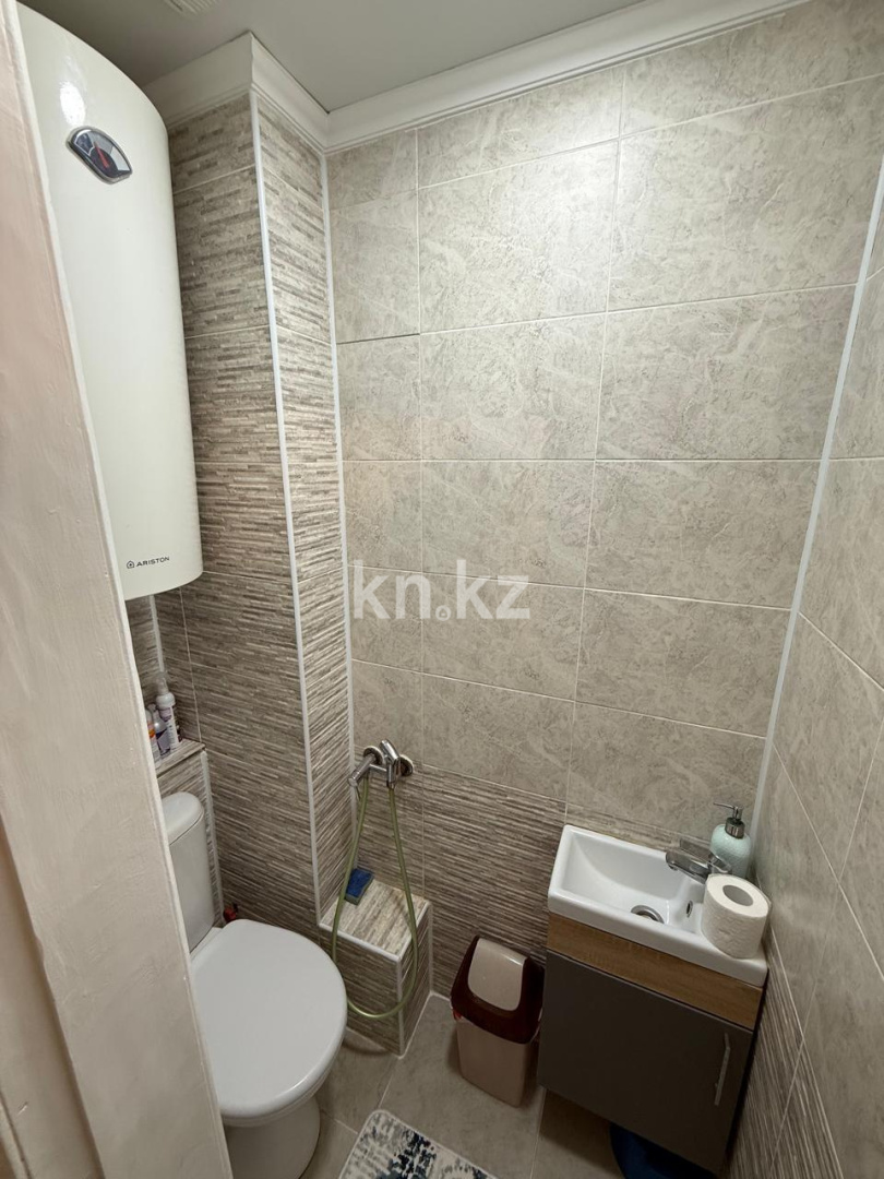 Продажа 3-комнатной квартиры, 106 м², ул. Муканова, дом  15 в Караганде - фото 8