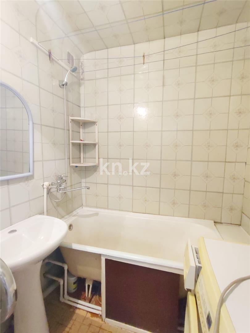 Продажа 3-комнатной квартиры, 65 м², мкр-н Восток-2 в Караганде - фото 12