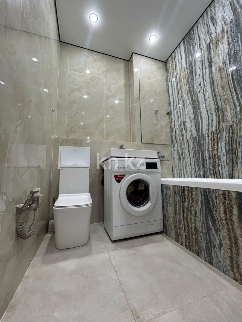 Продажа 3-комнатной квартиры, 89 м², ул. Букетова, дом  3/3 в Караганде - фото 10