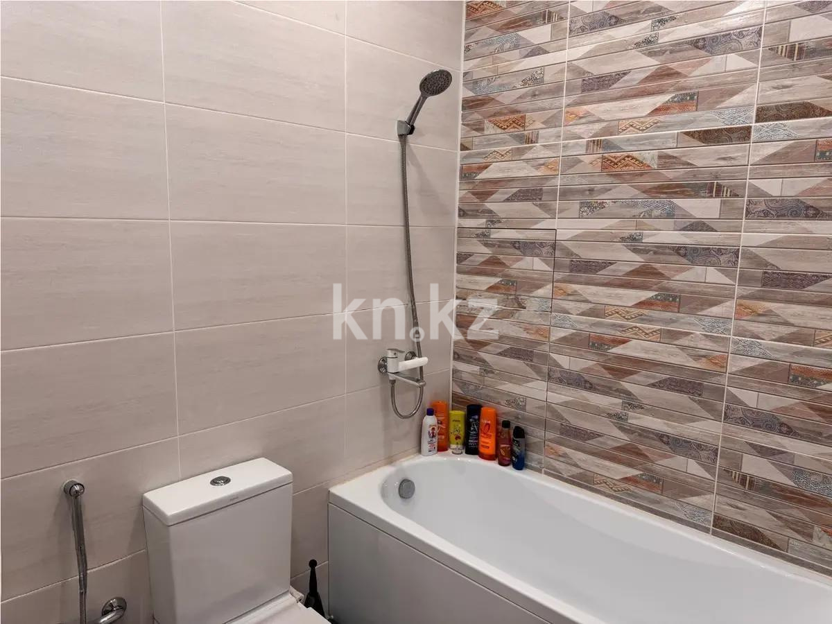 Продажа 3-комнатной квартиры, 80 м², пр. Шахтеров, дом  52Б в Караганде - фото 4