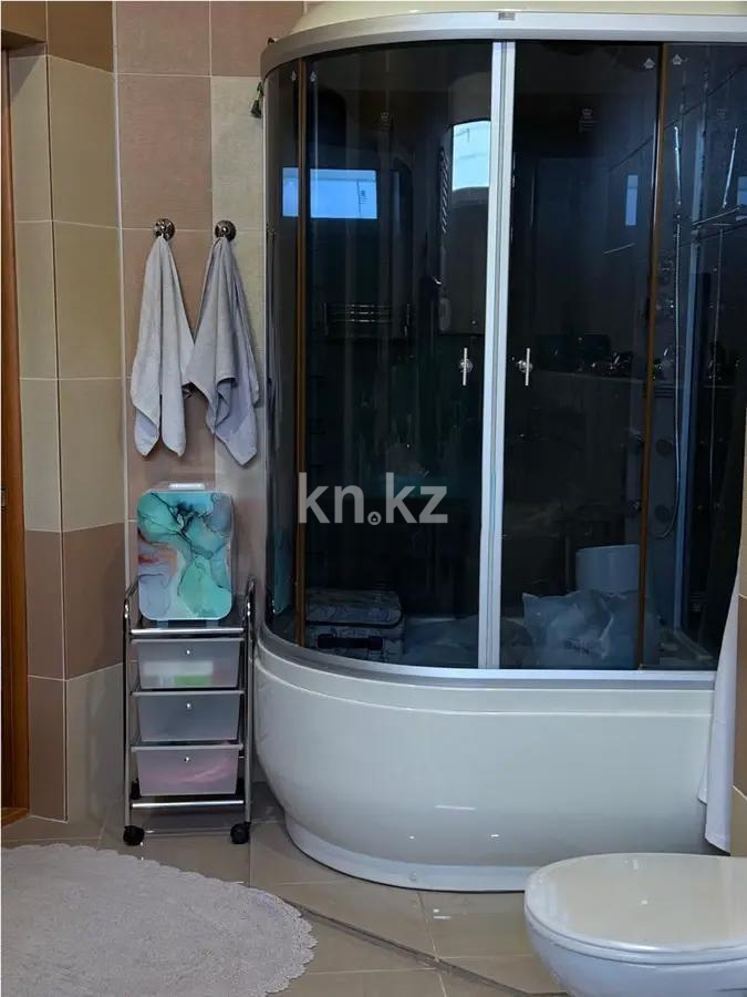 Продажа 3-комнатной квартиры, 135 м², ул. Аманжолова, дом  30 в Караганде - фото 5