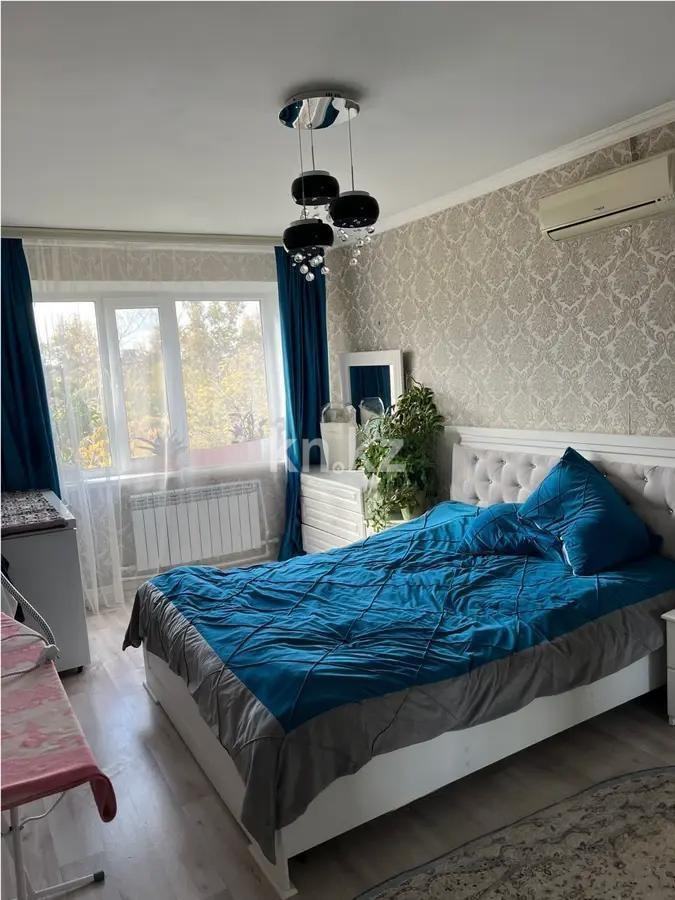 Продажа 3-комнатной квартиры, 65 м², 17 мкр., дом  42 в Караганде - фото 2