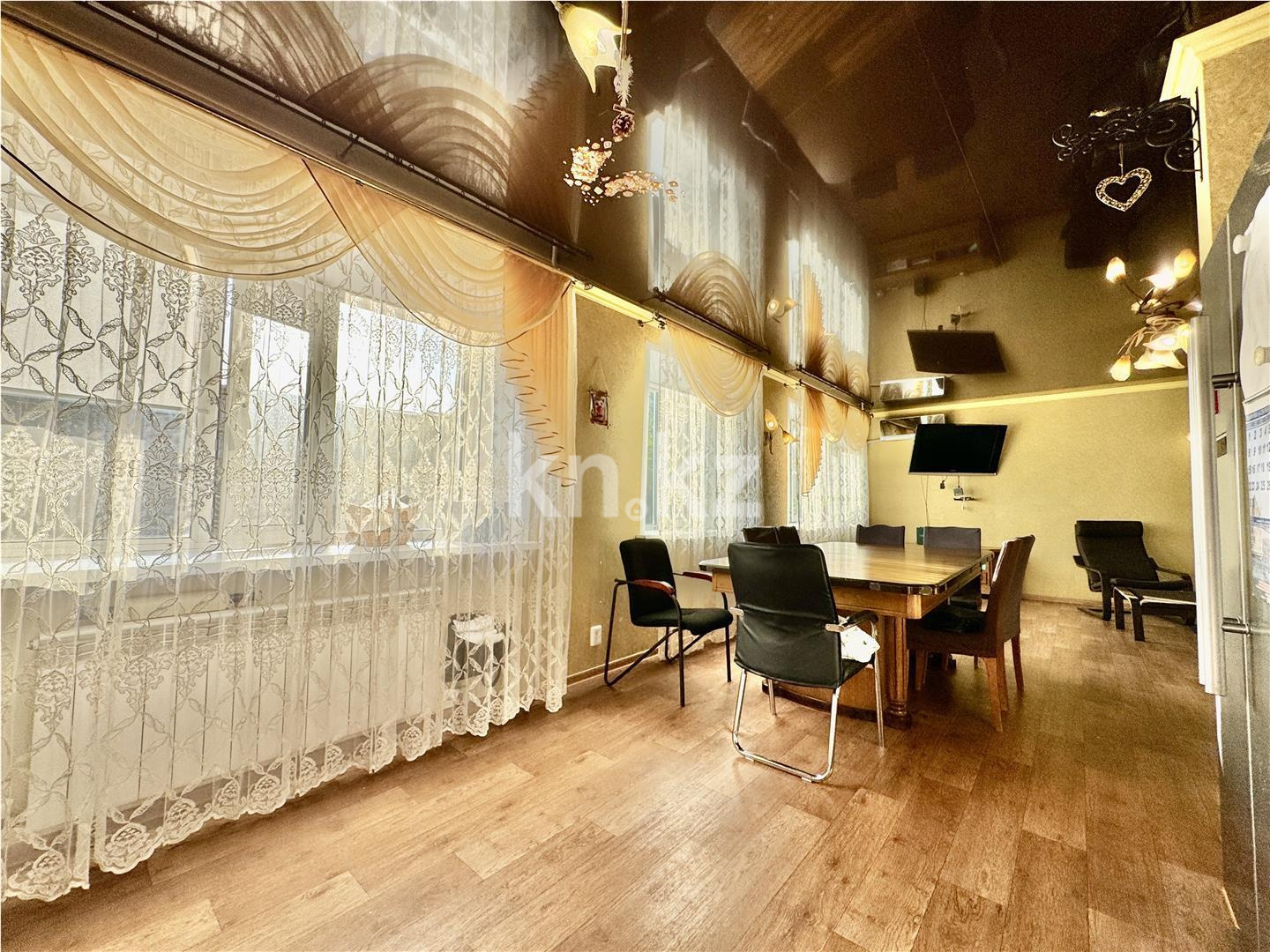 Продажа 3-комнатной квартиры, 93 м², ул. Гоголя, дом  46/3 в Караганде - фото 10