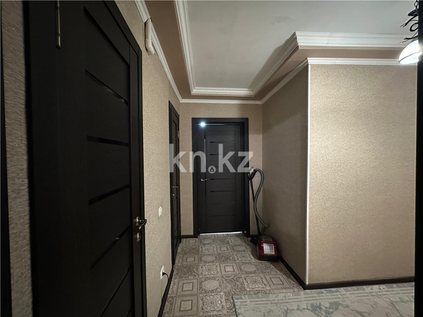 Продажа 3-комнатной квартиры, 63 м², ул. Муканова, дом  18 в Караганде - фото 13