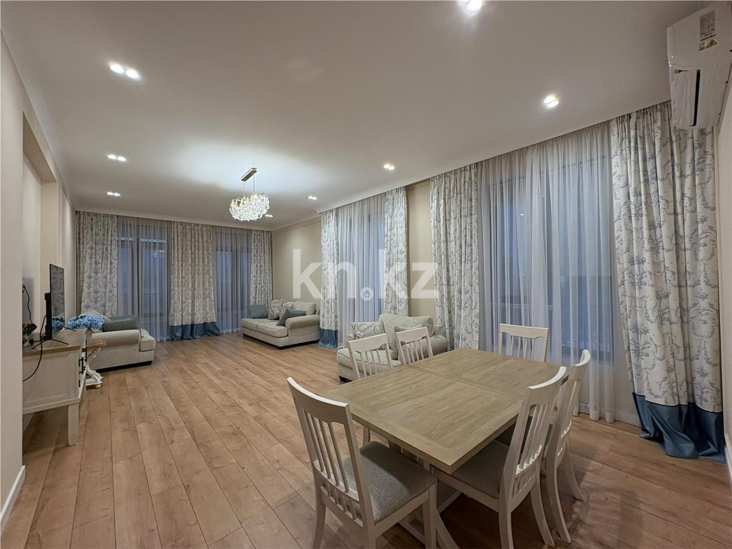 Продажа 3-комнатной квартиры, 144 м² в Астане
