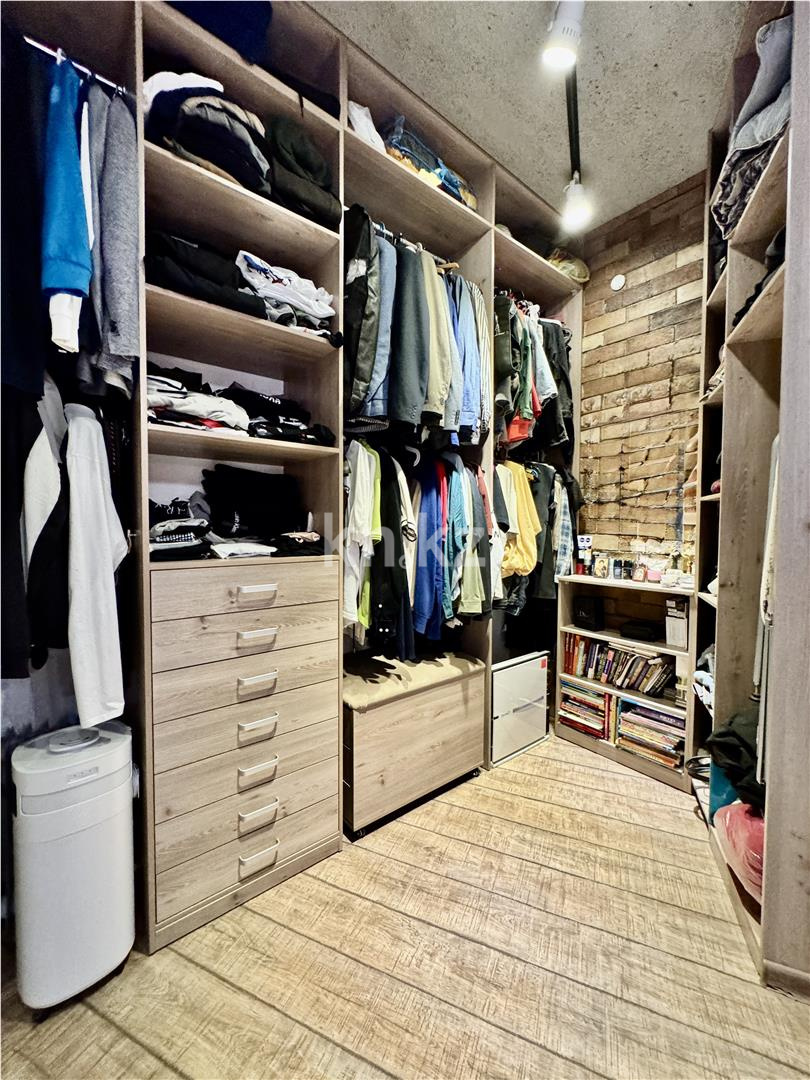 Продажа 3-комнатной квартиры, 160 м², ул. Аманжолова, дом  41 в Караганде - фото 23