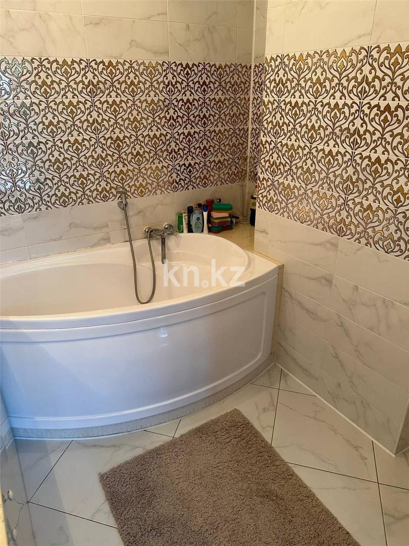 Продажа 3-комнатной квартиры, 139 м², пр. Шахтеров в Караганде - фото 9