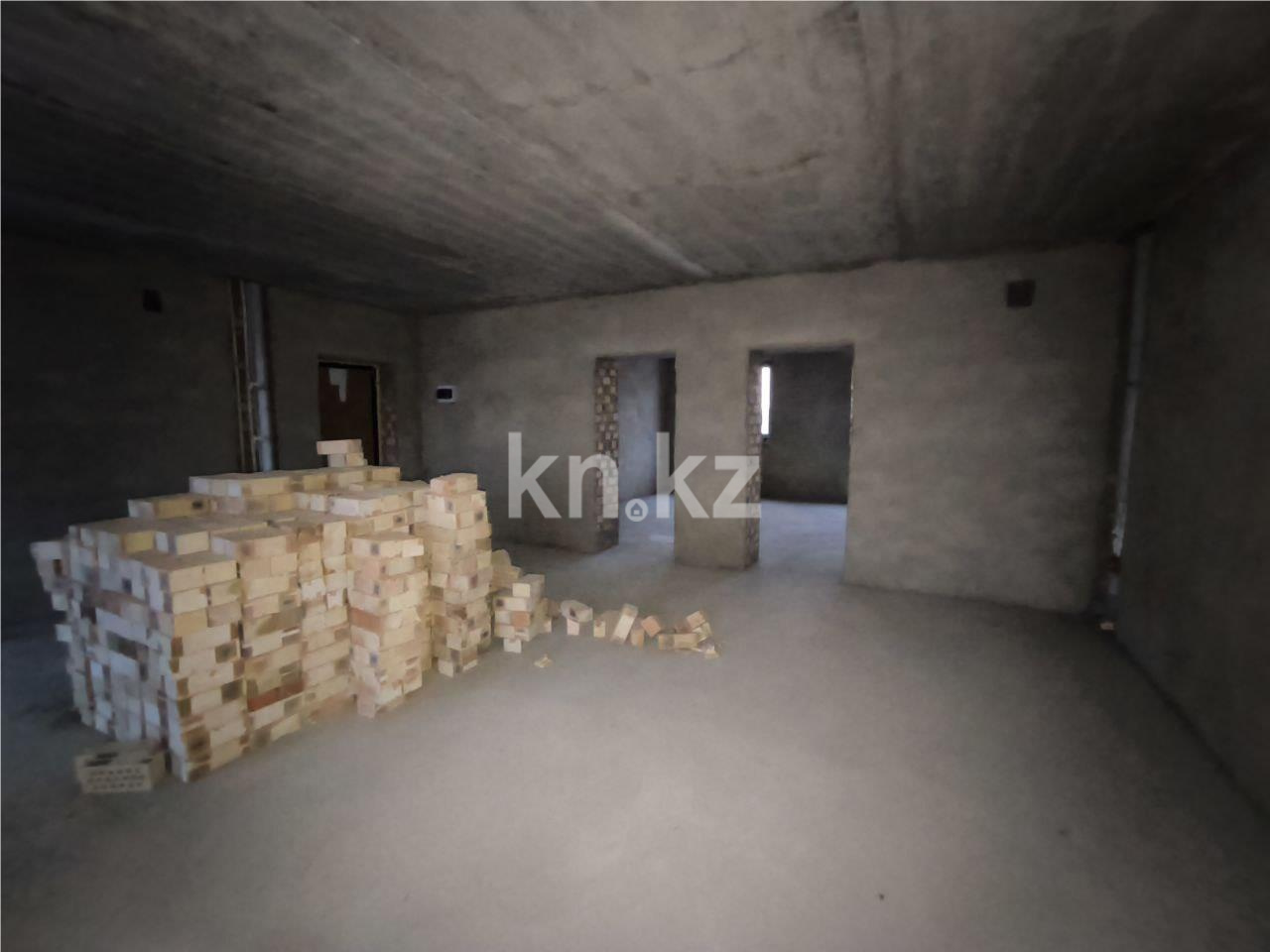 Продажа 3-комнатной квартиры, 76 м², ул. Муканова в Караганде - фото 2