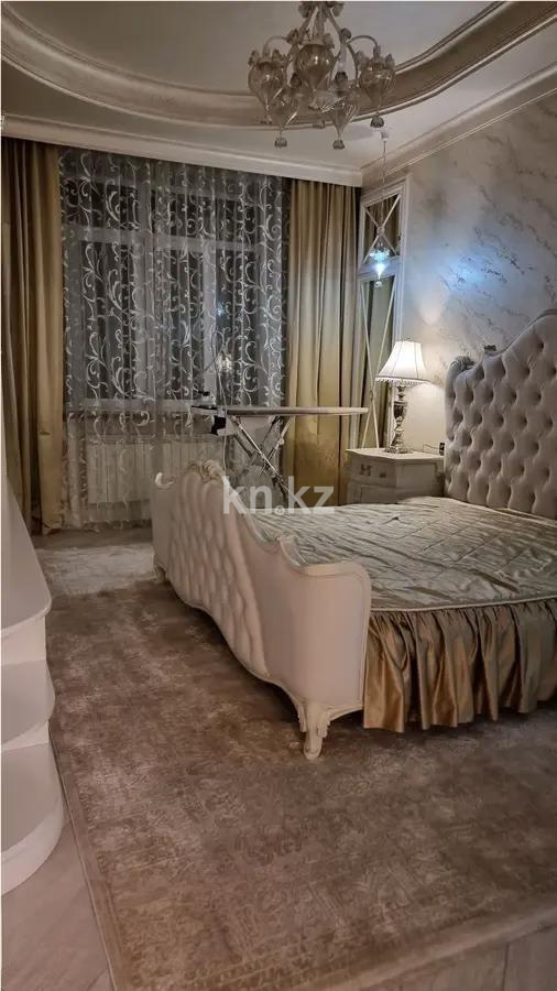 Продажа 4-комнатной квартиры, 200 м², ул. Омаровой, дом  33 в Алматы - фото 2