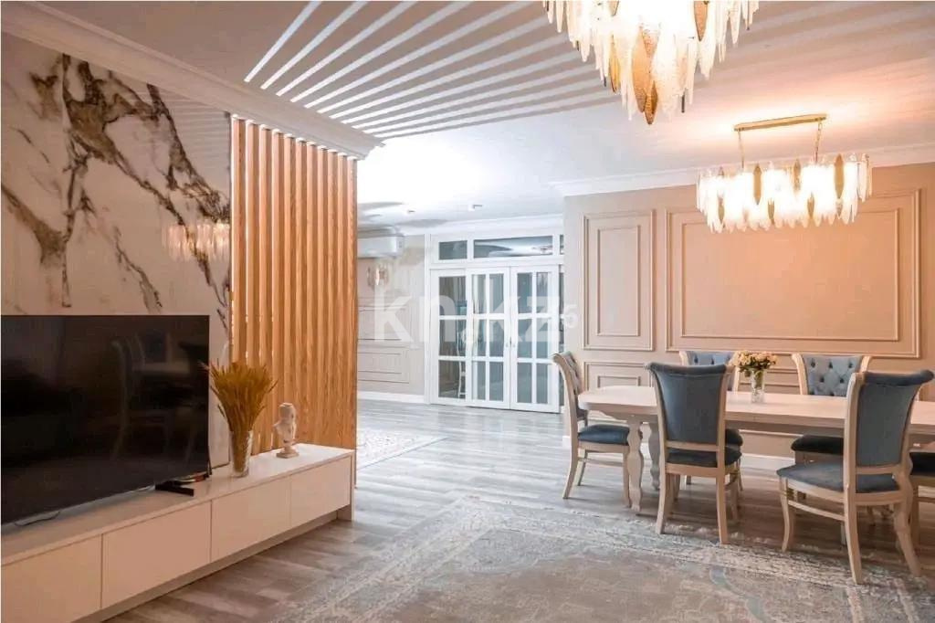 Продажа 4-комнатной квартиры, 195 м², пр. Гагарина, дом  124 в Алматы