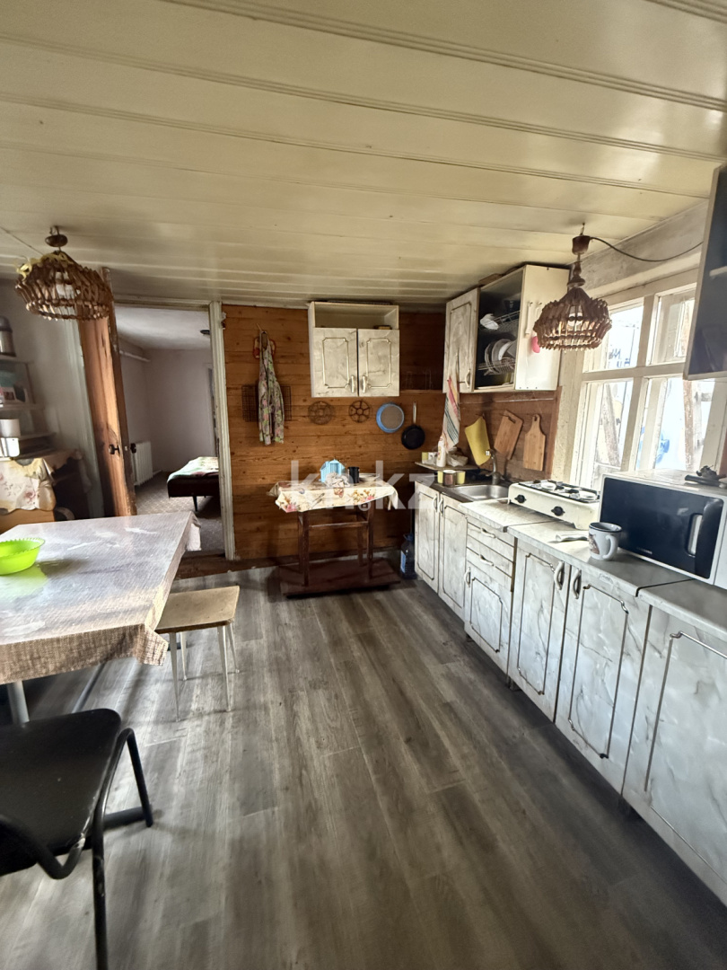 Продажа 4-комнатного дома, 110 м², ул. Бакинская в Караганде