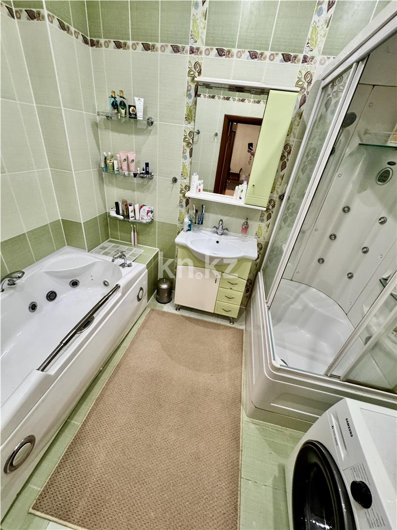 Продажа 3-комнатной квартиры, 132 м², ул. Абая, дом  5 в Караганде - фото 27