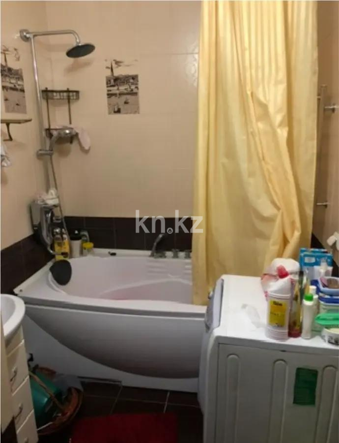 Продажа 2-комнатной квартиры, 79 м², мкр-н Аксай-1а, дом  25 в Алматы - фото 2