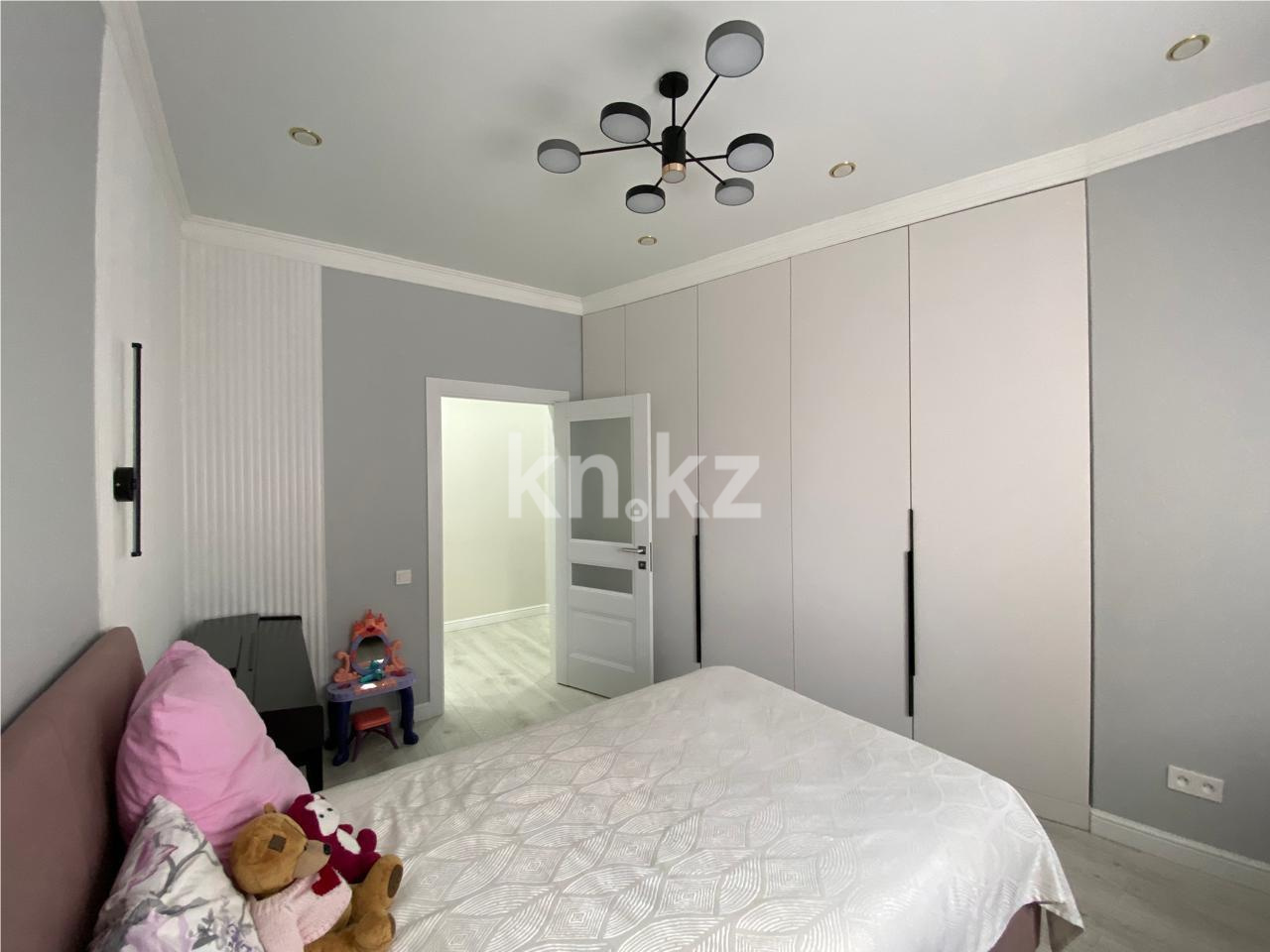 Продажа 3-комнатной квартиры, 107 м², ул. Муканова в Караганде - фото 8