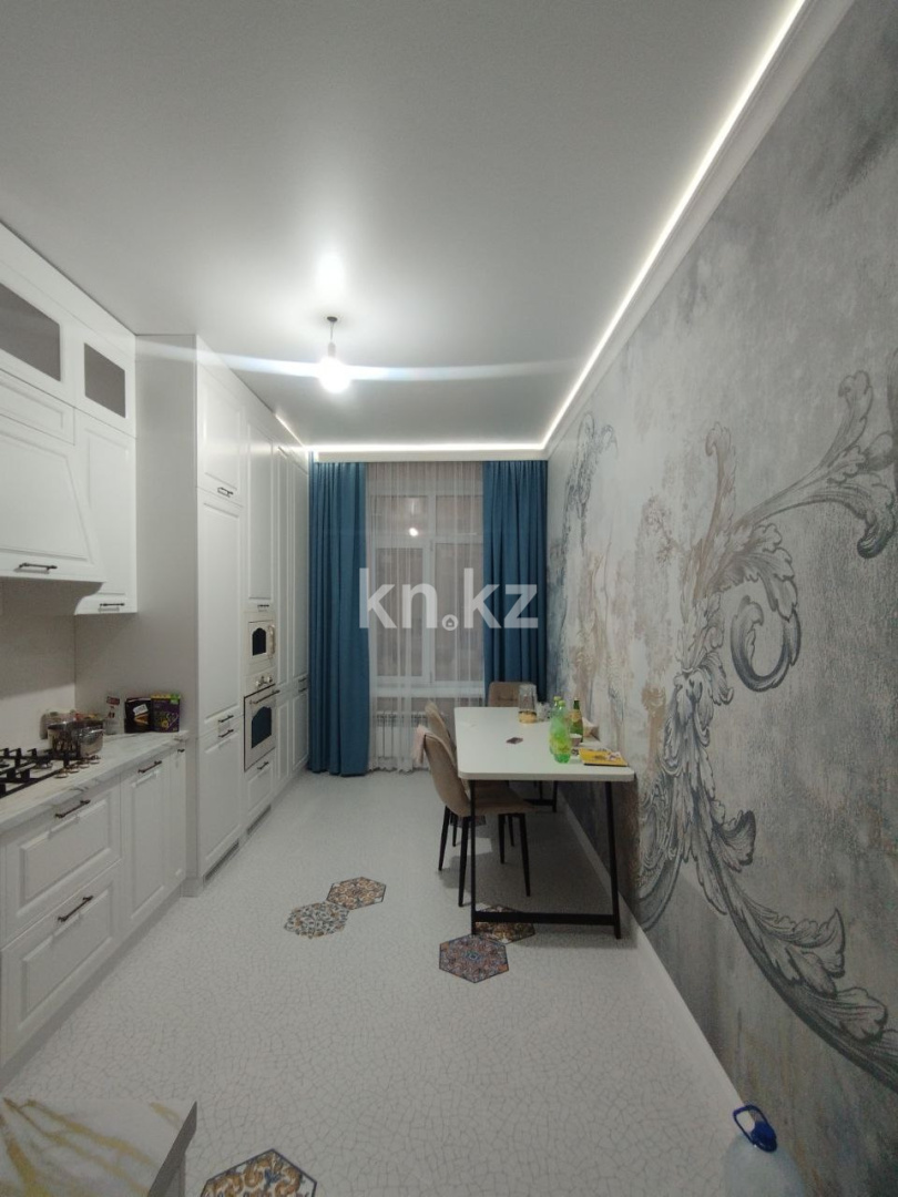 Продажа 2-комнатной квартиры, 72.3 м², ул. Алии Молдагуловой в Уральске - фото 8