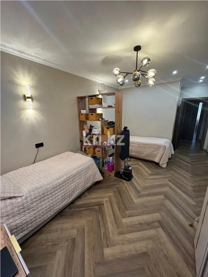 Продажа 4-комнатной квартиры, 111 м², ул. Утепова, дом  31 в Алматы - фото 3